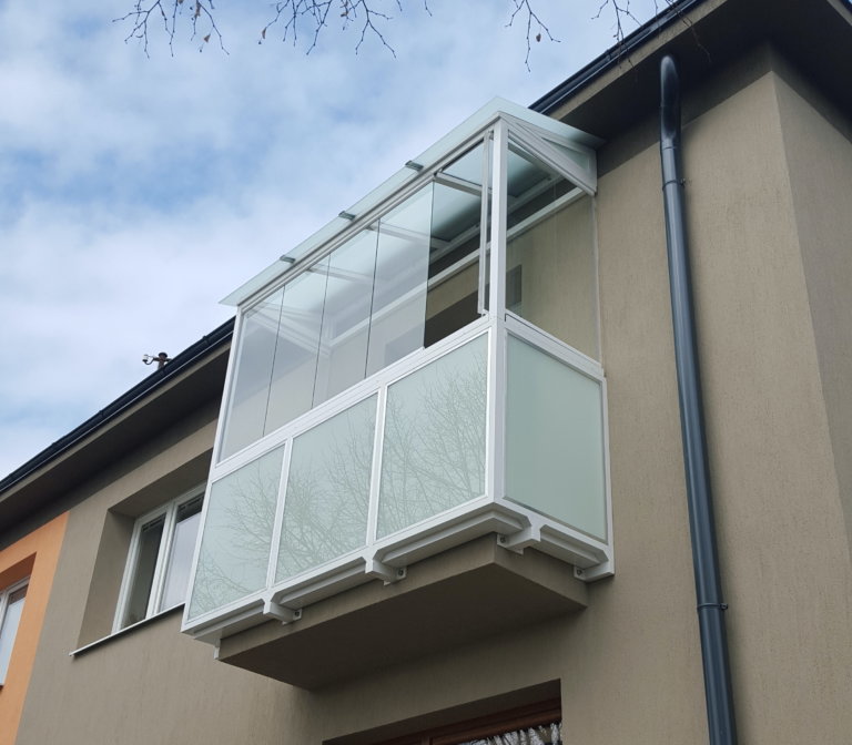 Zasklená lodžie - moderní řešení pro celoroční využití